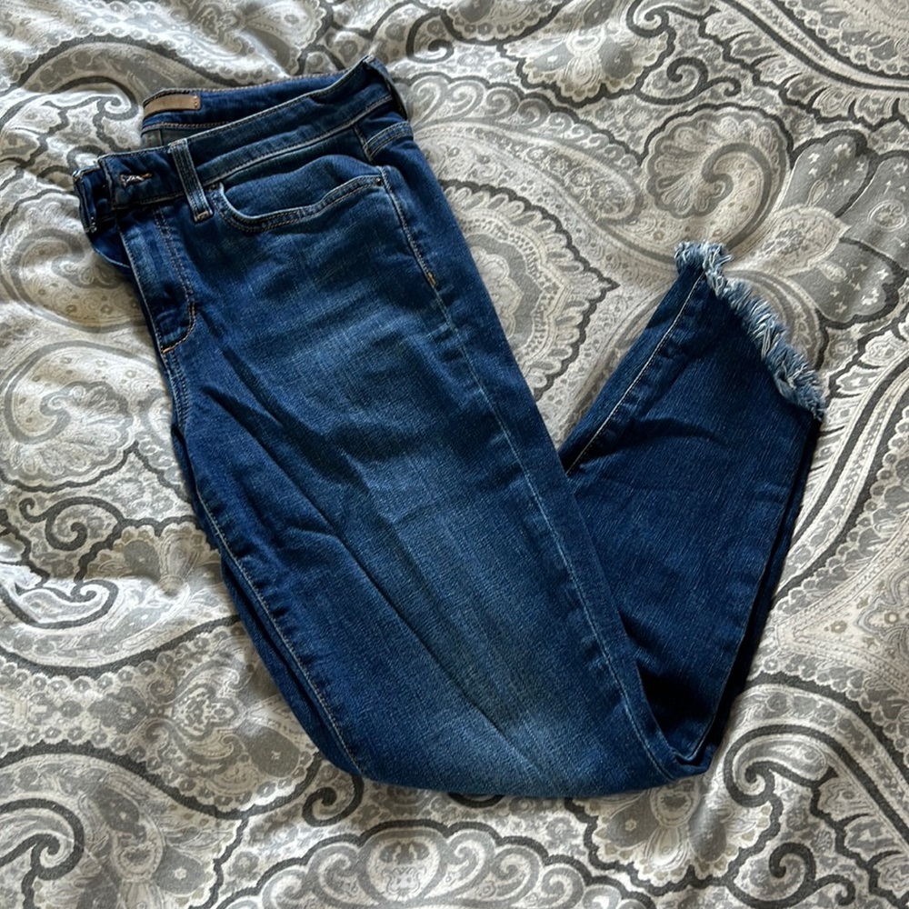 joe’s blue jeans with frayed cropped bottoms